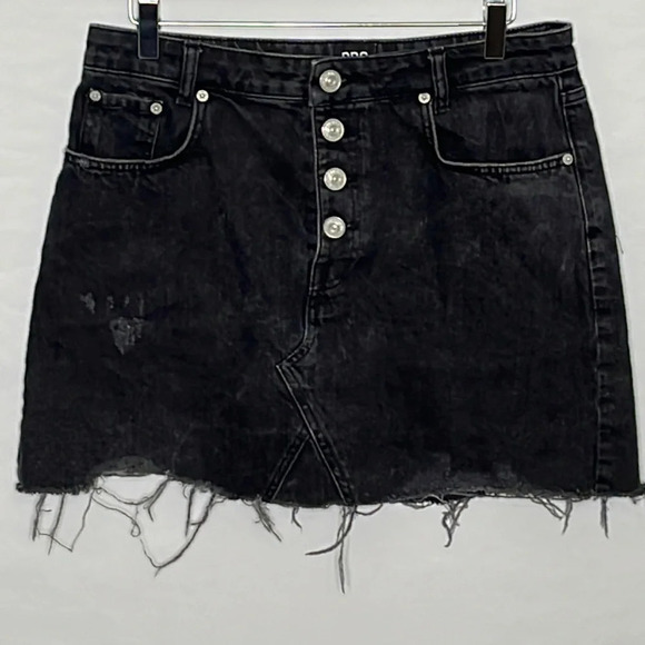 BDG Exposed Button Fly Raw Hem Distressed Black Denim Skirt - Size Large - Picture 2 of 5